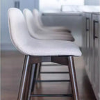 Sgabello da bancone artigianale rivestito con schienale | Gambe in legno di gomma, Beige