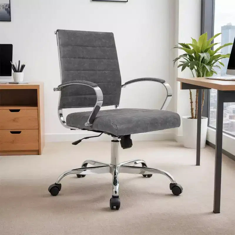 Sedia da ufficio direzionale a coste in pelle Mid-Century con base cromata | Girevole e reclinabile
