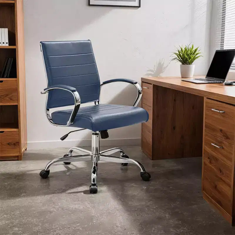 Sedia da ufficio direzionale a coste in pelle Mid-Century con base cromata | Girevole e reclinabile
