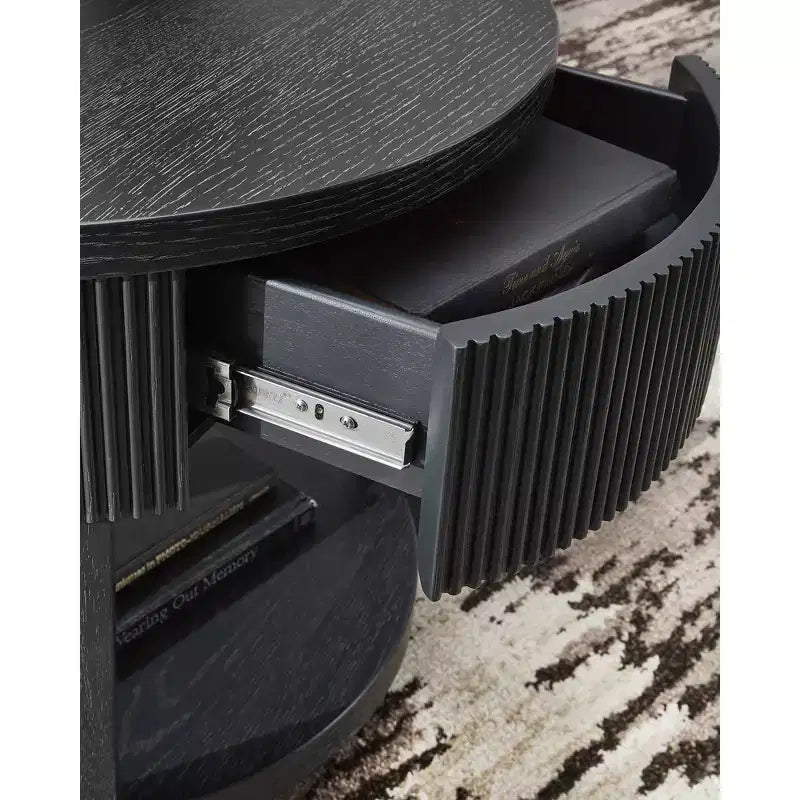 Comodino nero a un cassetto con fascia modanata