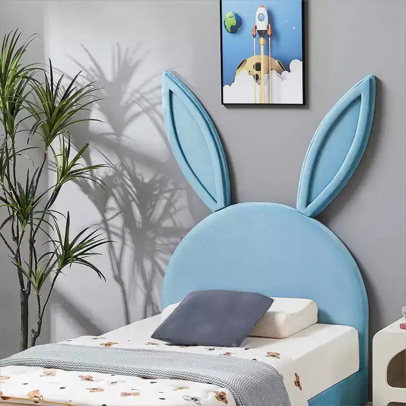 Letto a piattaforma singolo per bambini con testiera imbottita a forma di orecchie di coniglio