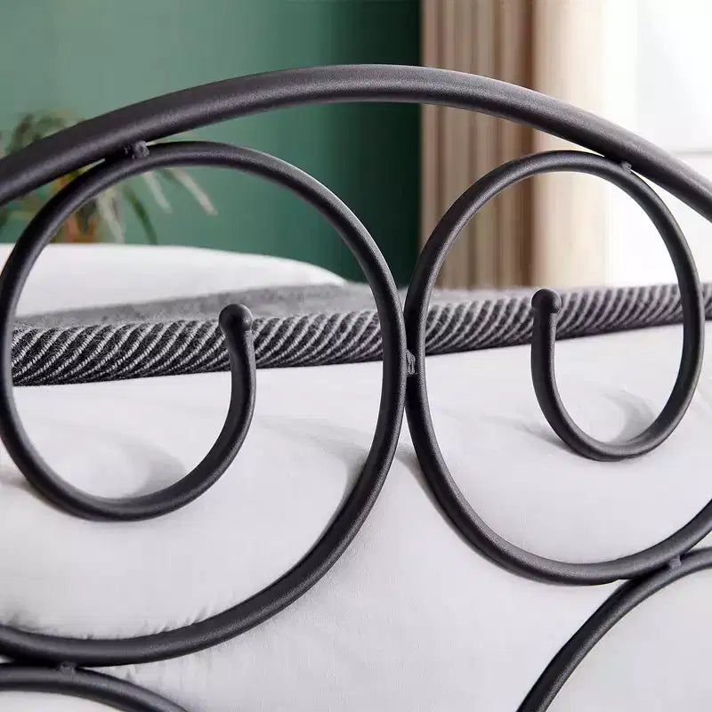 Struttura letto in metallo a volute con testiera e pediera