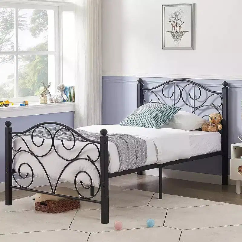 Struttura letto in metallo a volute con testiera e pediera