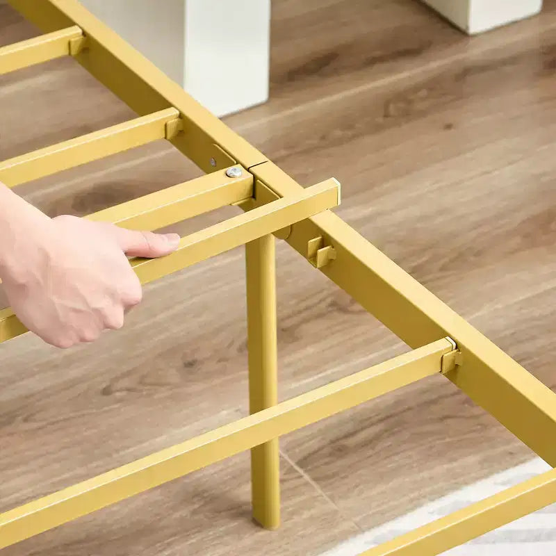 Struttura letto in metallo a volute con testiera e pediera