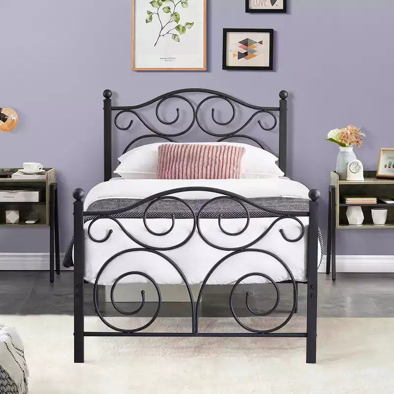 Struttura letto in metallo a volute con testiera e pediera