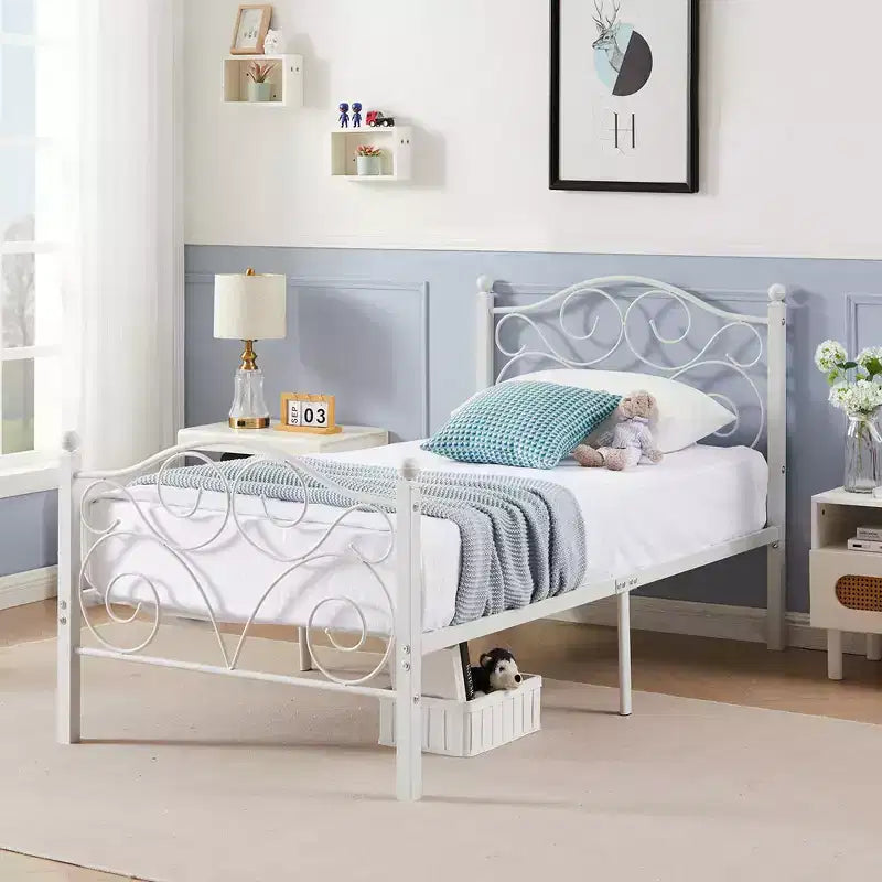Struttura letto in metallo a volute con testiera e pediera