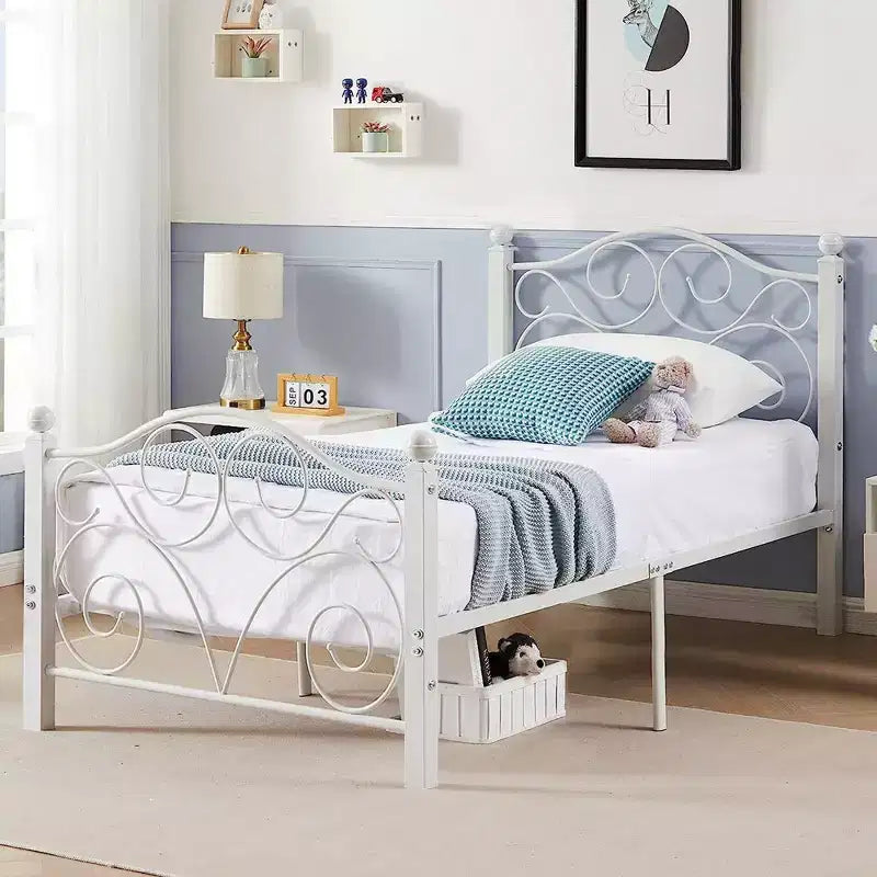 Struttura letto in metallo a volute con testiera e pediera