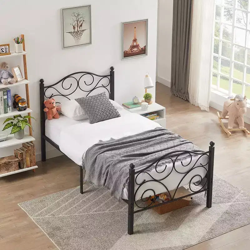 Struttura letto in metallo a volute con testiera e pediera