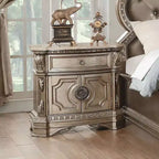 Comodino da 76 cm con cassetto e anta in argento | Tavolo da camera in legno di gomma