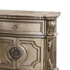 Comodino da 76 cm con cassetto e anta in argento | Tavolo da camera in legno di gomma