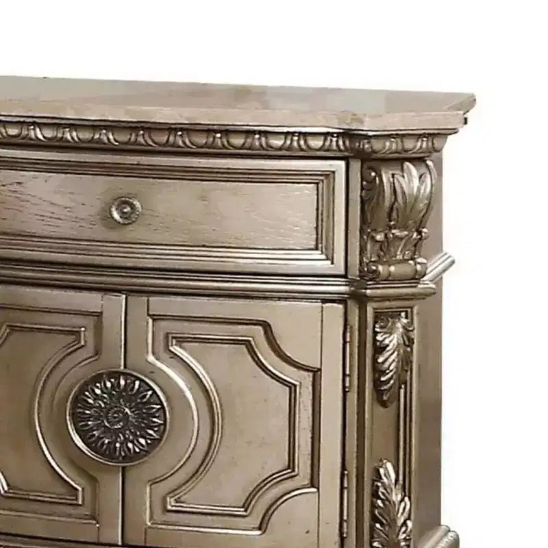 Comodino da 76 cm con cassetto e anta in argento | Tavolo da camera in legno di gomma