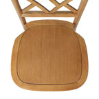 Sedia da pranzo impilabile in legno massello di qualità commerciale con dettagli intricati sullo schienale