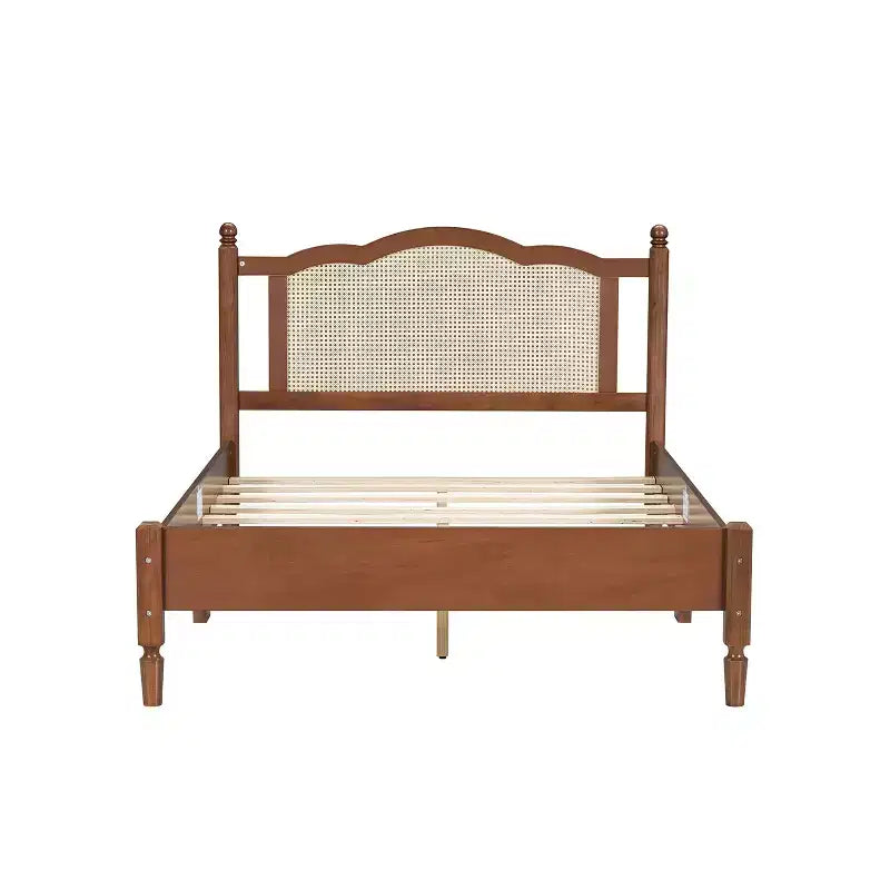 Letto a piattaforma in legno Queen/Full con testiera in rattan naturale