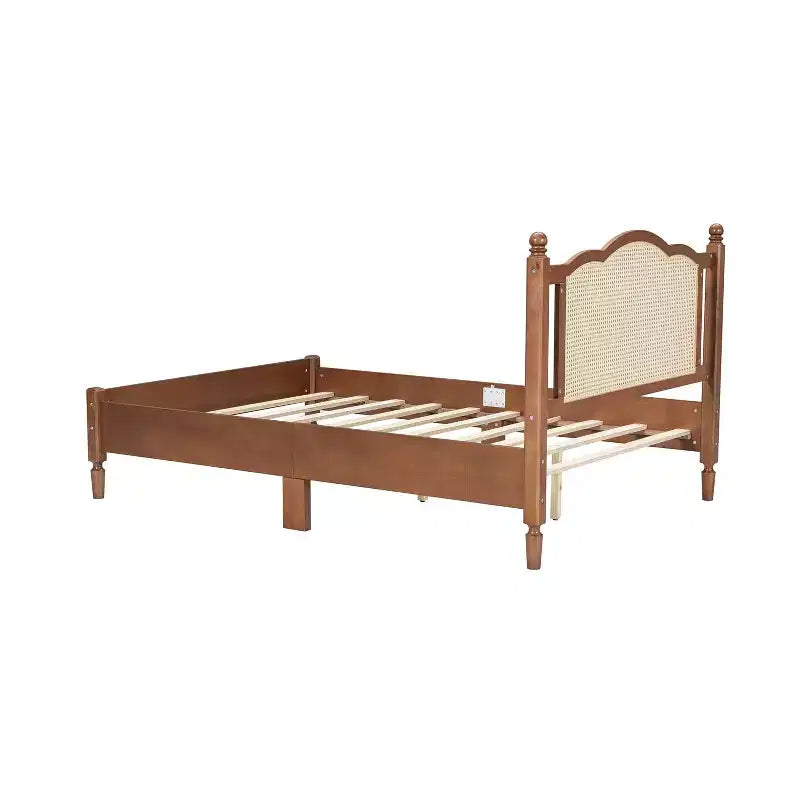 Letto a piattaforma in legno Queen/Full con testiera in rattan naturale