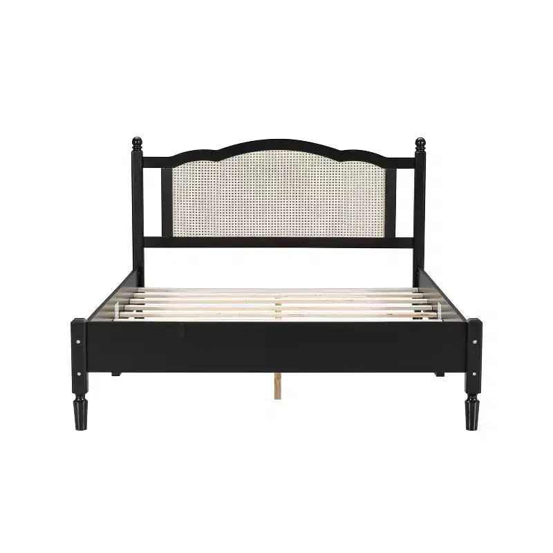 Letto a piattaforma in legno Queen/Full con testiera in rattan naturale