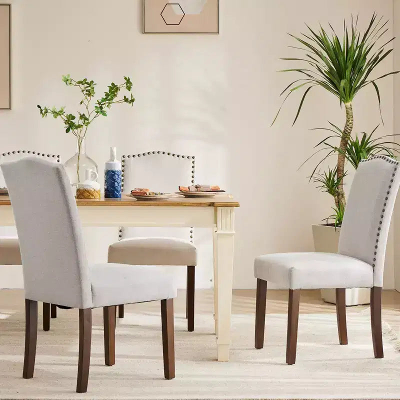 Set di 4 sedie da pranzo imbottite in lino con struttura in legno massello